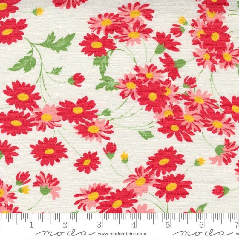 1930s quilting fabric 21791 11 in white and red palette with pink and green accents