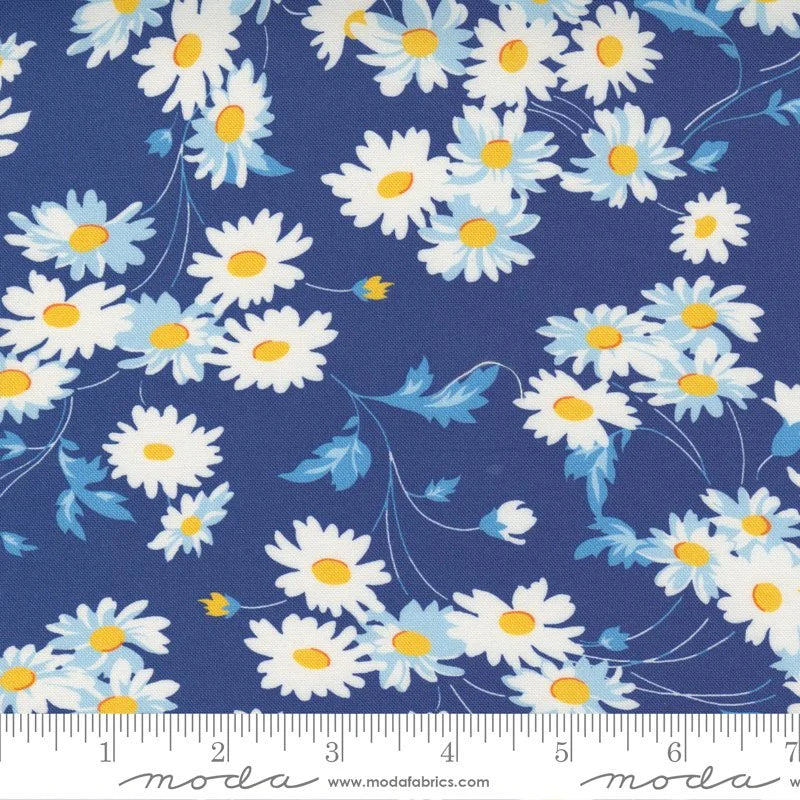 1930s quilting fabric 21791 18 in blue and ivory palette with white and gold accents