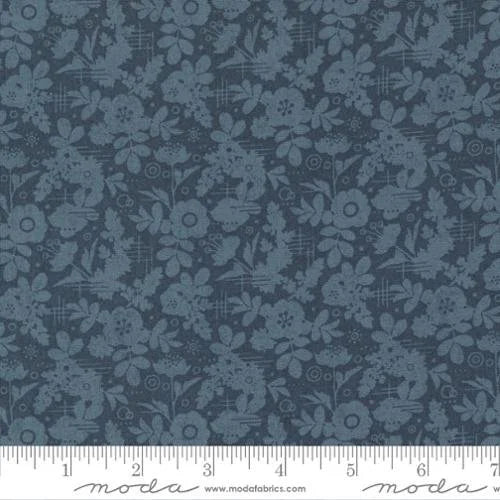 Decorum quilting fabric 30683 17 in navy and blue palette