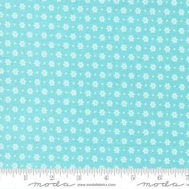 Bountiful Blooms quilting fabric 37664 18 in aqua palette