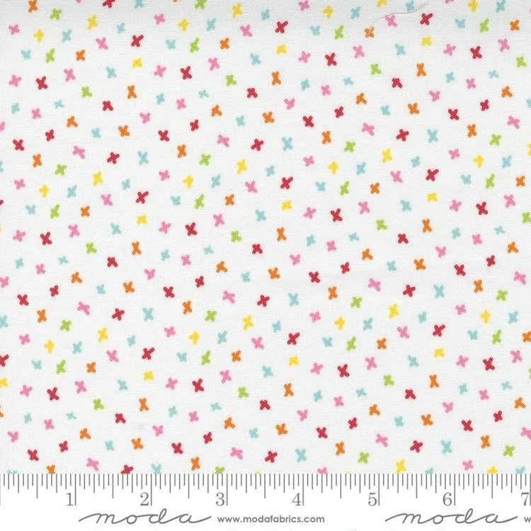 Creativity Glows quilting fabric 47534 11 in white and pink palette